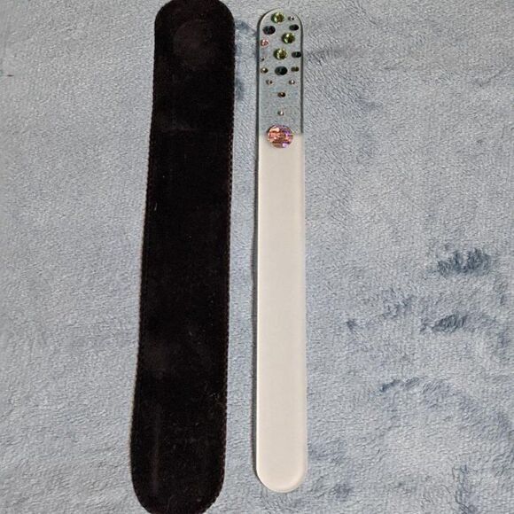🆕7.5" Clear Czech Crystal Nail File W/BEAUTIFUL LIGHT & DARK GREEN SWAROVS… - Picture 6 of 6